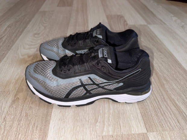 Asics GT-2000 6 futcip 43.5 -es
