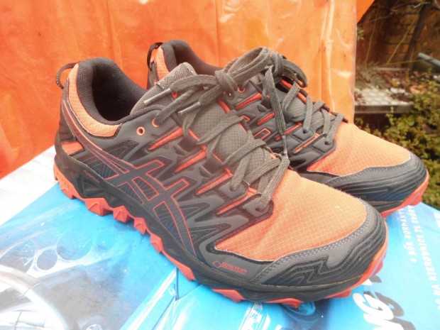 Asics Gel Fuji grafit-narancs 42-es terep-utcai cip elad,