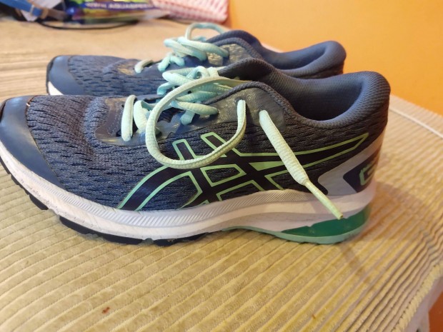 Asics Gt-1000 gyerek fut cip 33,5