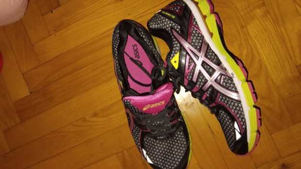 Asics g�l sportcip� 41,5 es m�ret 26 cm