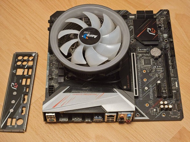 Asrock B365i Phantom Gaming 4 alaplap i3-9100 proci RGB htvel