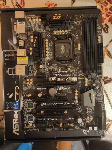 Asrock Z77 Extreme4 LGA1155 tuning alaplap