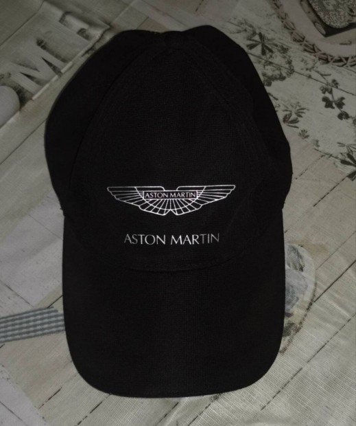 Aston Martin sapka 