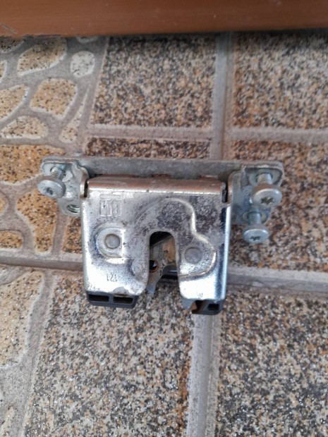 Astra G csomagtér ajtó zár