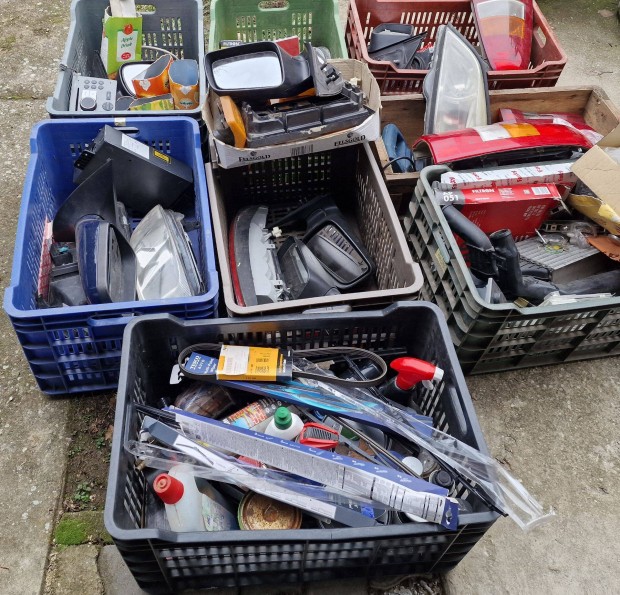 Astra alkatr�szek,l�mp�k ,t�kr�k, stb. elad�!