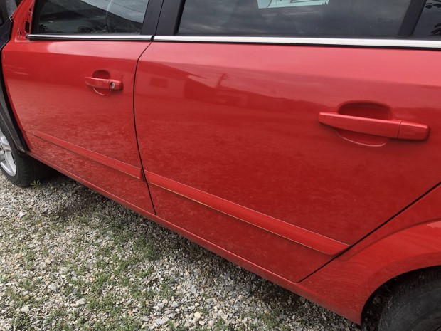 Astra h ajtó piros színben