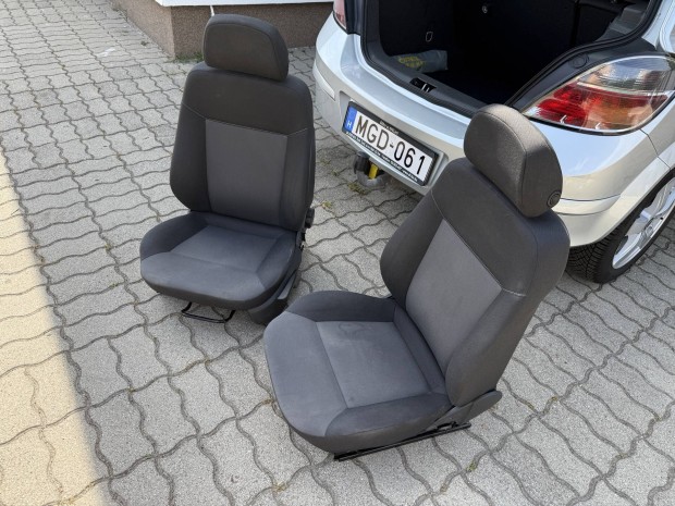 Astra h hibátlan első ülések