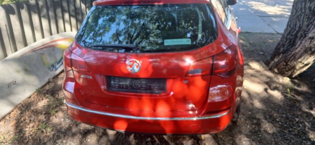Astra j kombi csomagtérajto