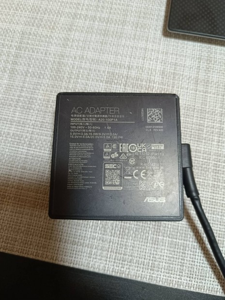 Asus 100W -os USB-C adapter