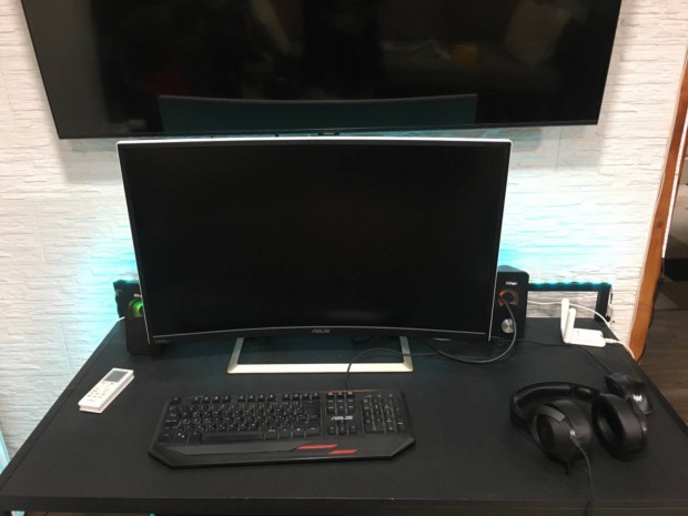 Asus 144hz 31,5 col hajltott