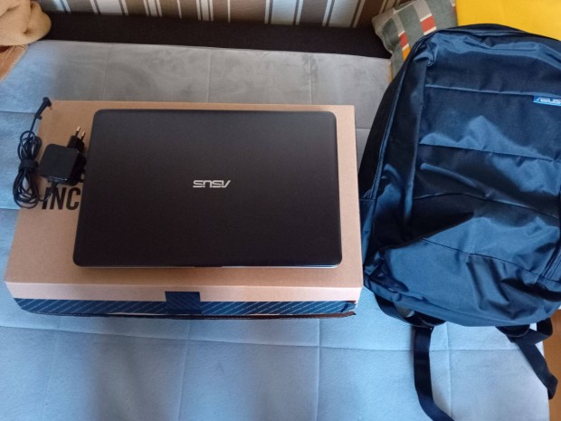 Asus 15.6" Laptop dobozval Asus htizskkal gyri tltvel