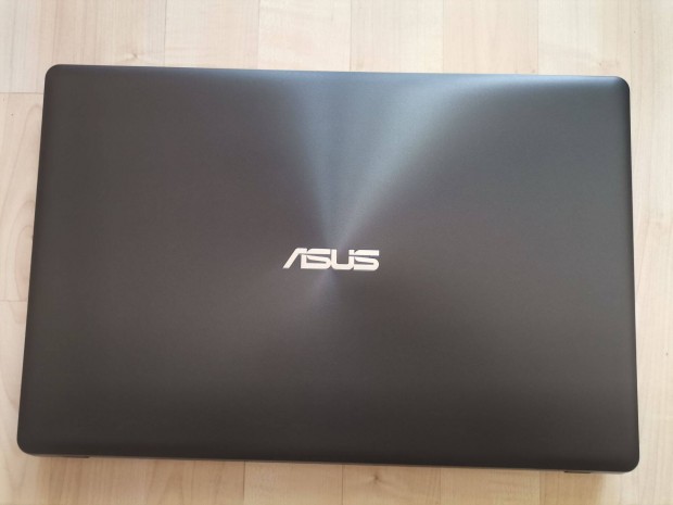 Asus 15,6" laptop elad! Nagyon j llapot van, Corei 7 proci, SSD