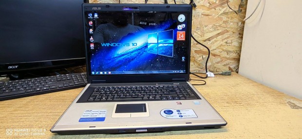 Asus 17co,2mag,4gb Ram,250gb,webcam,wifi,j akku!