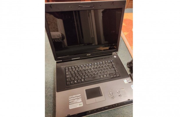 Asus 2magos laptop 1.66Ghz CPU, 3Gb Ram, 320Gb HDD, USB 2.0 Webcam