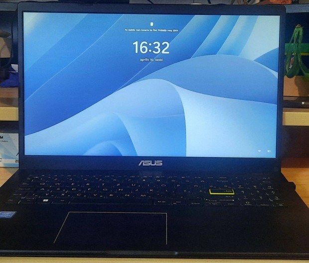 Asus E510M Notebook,Dobozsal,Garis
