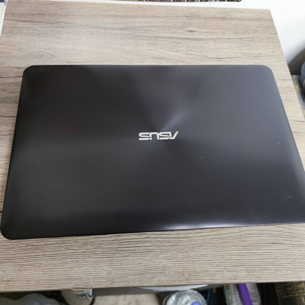 Asus F555L i3-s laptop