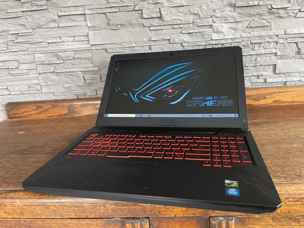 Asus Gamer laptop /i5-8300H/8Gb ram/ssd+hdd/Gtx 1050 4Gb/15,6" FHD/