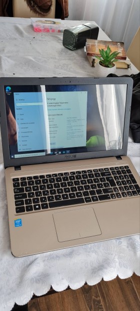 Asus I3 4Giga RAM Windows10Pro JO Akksi