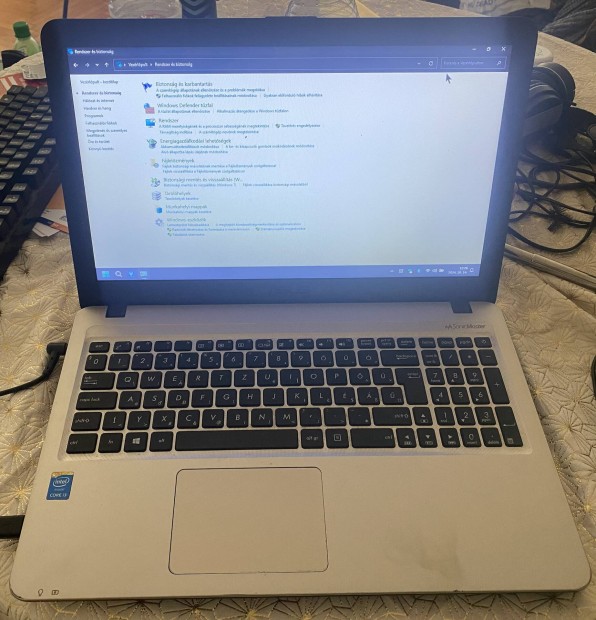 Asus I3 - SSD, 8gb ram