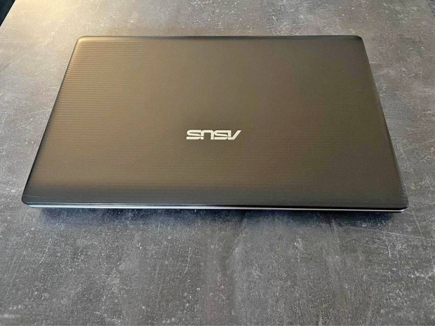 Asus I7 Laptop 15.6 coll+tska