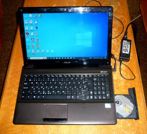 Asus K52F-EX647D (P6100-2GB-320GB) újszerű, megbízható, 1.5 órás akku