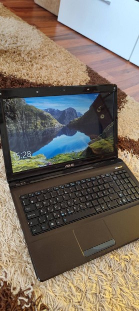 Asus K52F i3 laptop notebook Alkatrésznek !!!