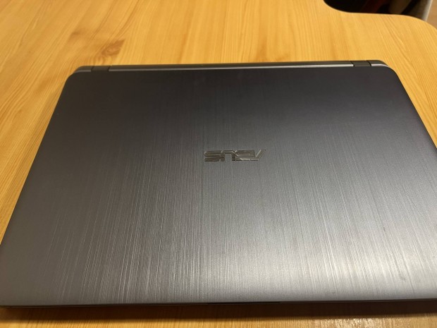 Asus Laptop elad