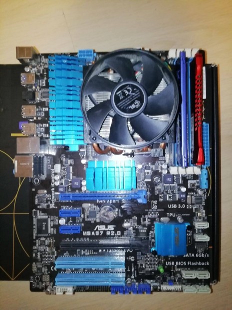 Asus M5A97 R2.0 / FX 8350 / 8GB