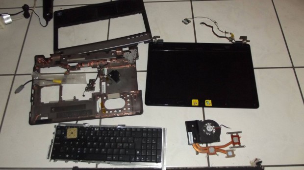 Asus N52D laptop kijelz bontott