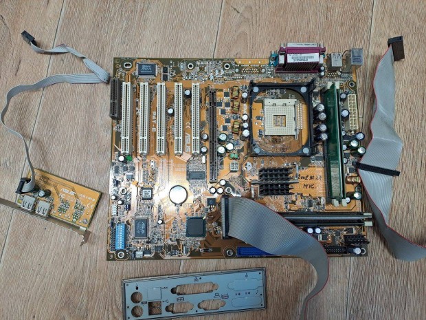 Asus P4T-E retr rambus alaplap