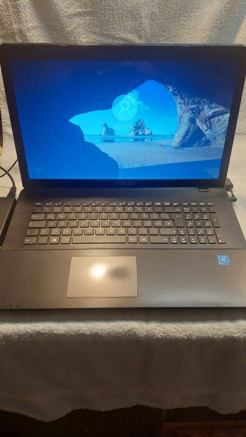 Asus R752N 17,3",Intel N4200 4GB ram 1TB hdd