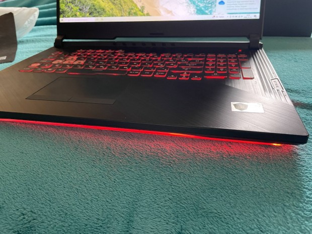 Asus ROG 17,3" gamer laptop (kis hibs"