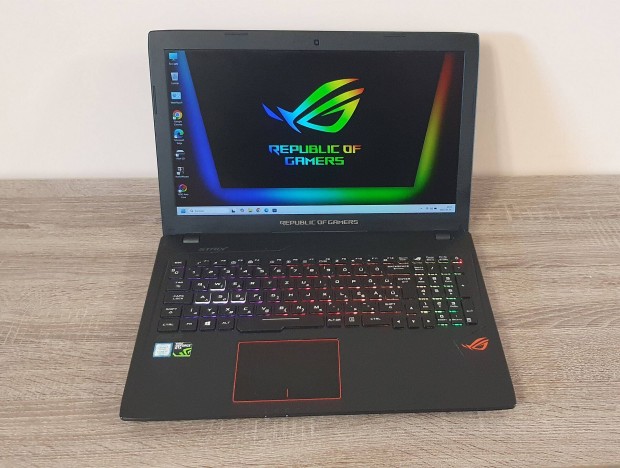 Asus ROG RGB gamer laptop i7-7700HQ Gtx 1050Ti 256GB + 1000GB