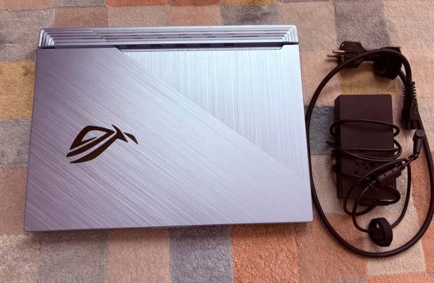 Asus ROG Strix G1512 gamer laptop