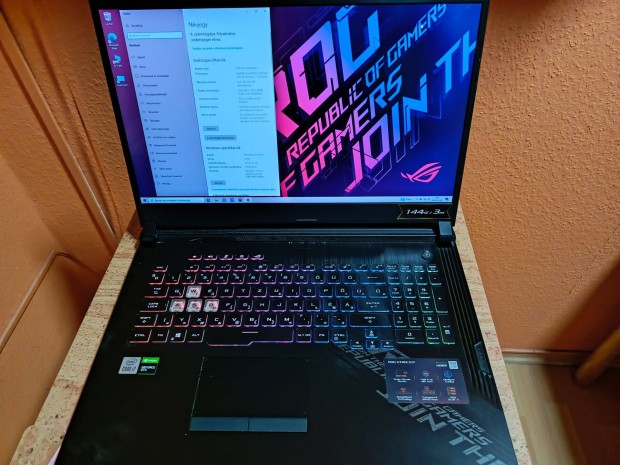 Asus ROG Strix G17 gamer laptop