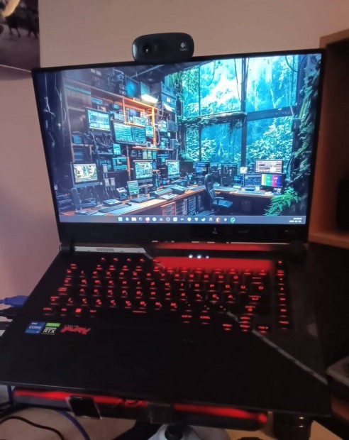 Asus ROG Strix G533ZM-HF007 15,6" 300Hz Gamer notebook