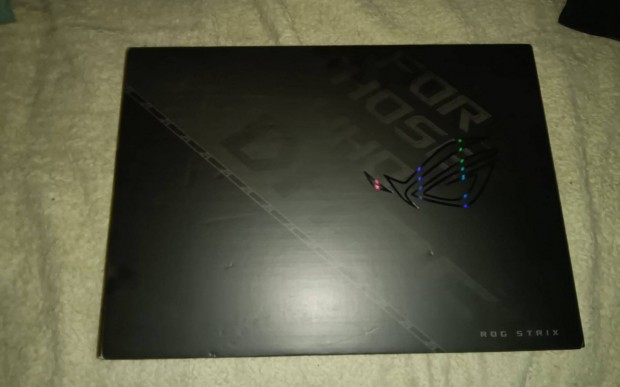 Asus ROG Strix G533ZM-HF007 300Hz Gamer notebook