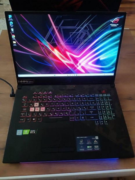 Asus ROG Strix ris Gamer Laptop 17"144hz i7 32GB 512SSD 1TB Rtx 2060