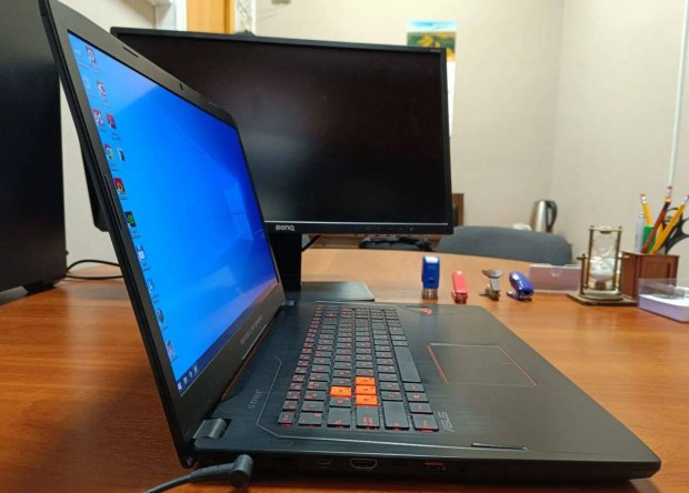 Asus ROG Strix gamer laptop elad 17 col 120 hz,Core i7 7700HQ, Gtx 10