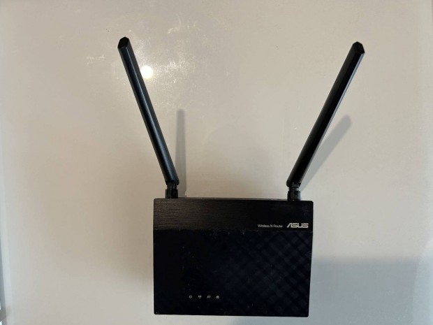 Asus RT-N12+B1 router