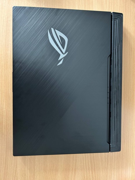 Asus Rog Strix G531GV gamer laptop - I7 9750H x Rtx 2060 6GB + hutopad