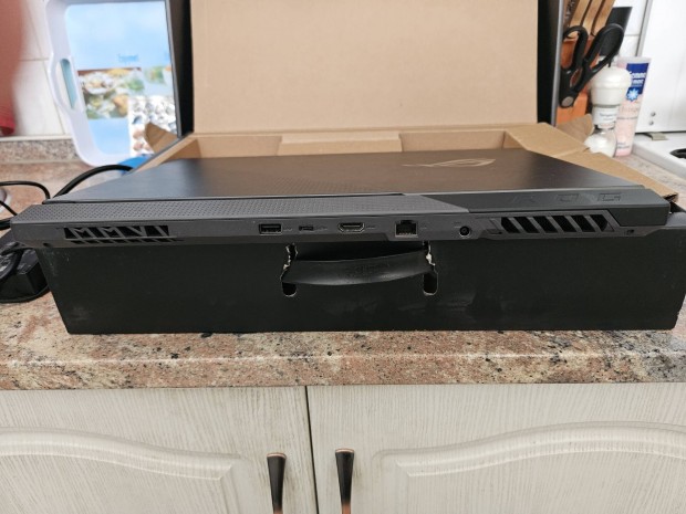 Asus Rog Strix G713IC-HX010 gamer laptop