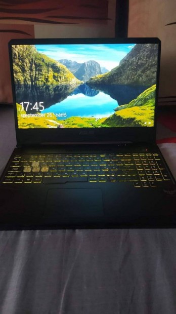 Asus Rog Tuf Gaming notebook dobozban