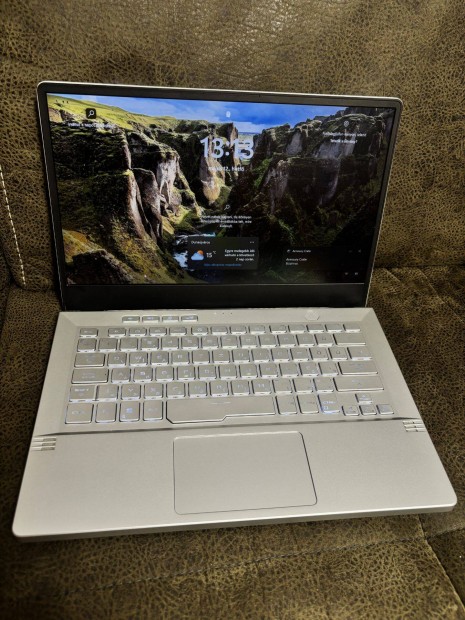 Asus Rog Zephyrus Gamer laptop gyönyörű állapotban