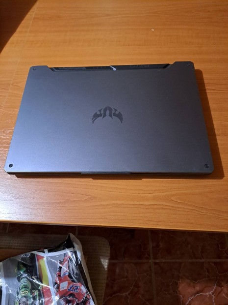 Asus Tuf gamer laptop elad. 