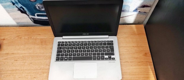 Asus UX310U hibs notebook alkatrsznek