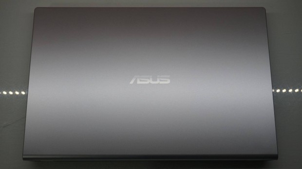 Asus Vivobook 15,6" IPS Level Laptop dobozban