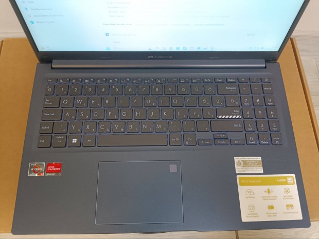 Asus Vivobook 15 M1502 Ryzen 5 / 512GB SSD 16GB garival dobozában