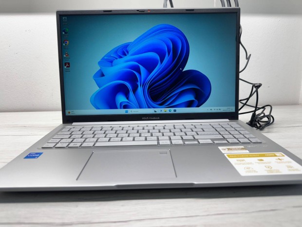 Asus Vivobook 15 laptop 2 v garancia