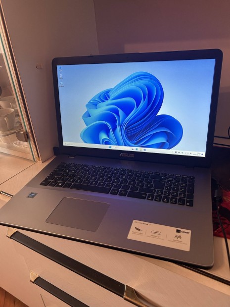 Asus Vivobook 17 F705M elad